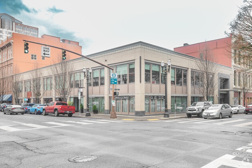 826 SW 2nd Ave, Portland, OR for lease - Primary Photo - Image 2 of 7