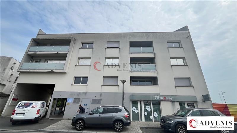 Office in Lormont for sale Building Photo- Image 1 of 8