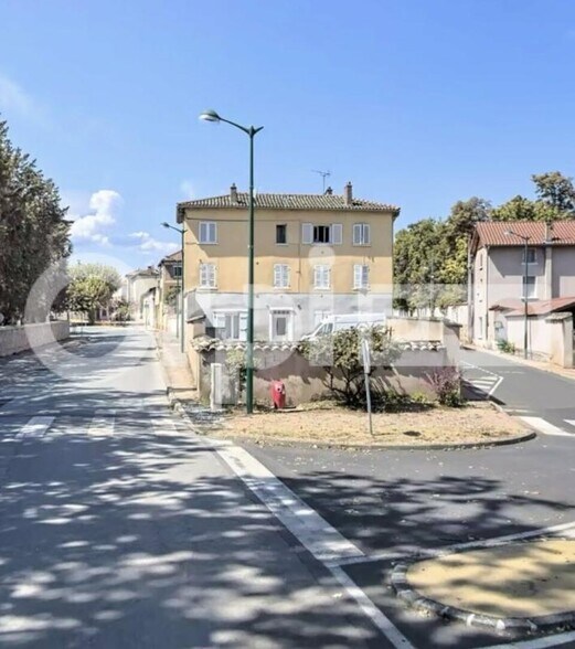 Flex in Saint-Georges-de-Reneins for sale - Building Photo - Image 2 of 5