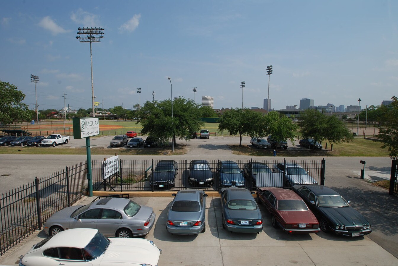 5707 Schumacher Ln, Houston, TX 77057 CAR DEALERSHIP FOR