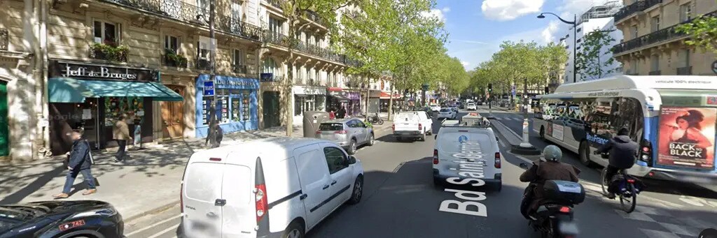 Retail in Paris for lease Building Photo- Image 1 of 4