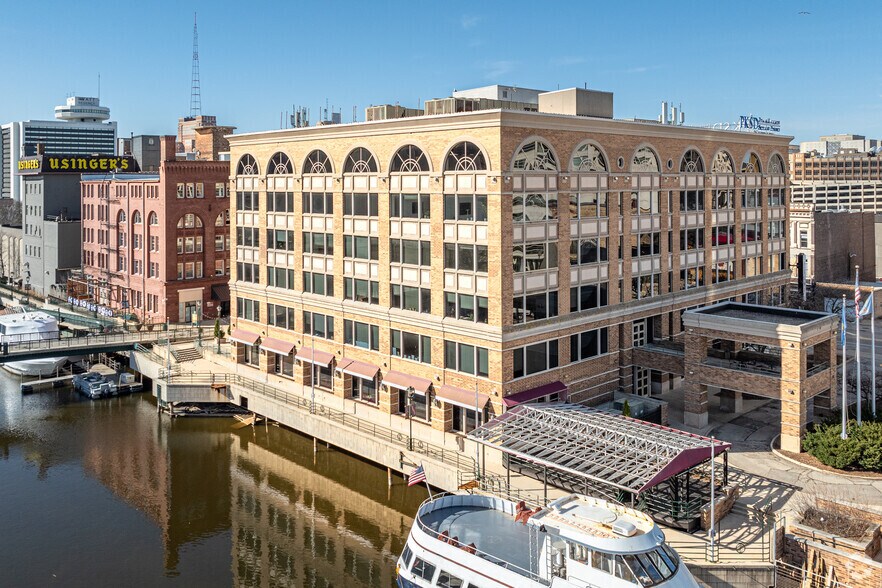 1110 Dr. Martin Luther King Jr. Dr, Milwaukee, WI for sale - Primary Photo - Image 1 of 1