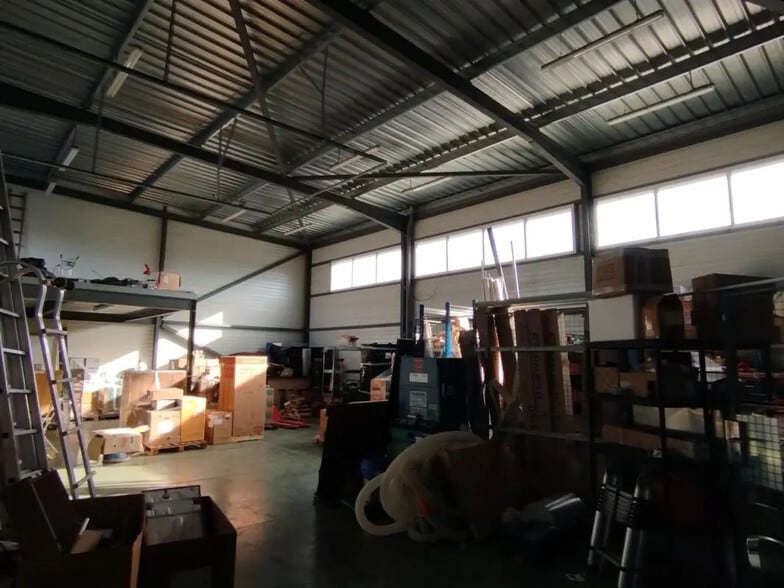 20 Rue Gaspard-Gustave Coriolis, Plaisance-du-Touch for lease - Interior Photo - Image 2 of 8