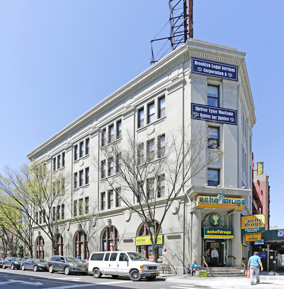 256-260 Broadway, Brooklyn, NY for lease - Primary Photo - Image 1 of 3