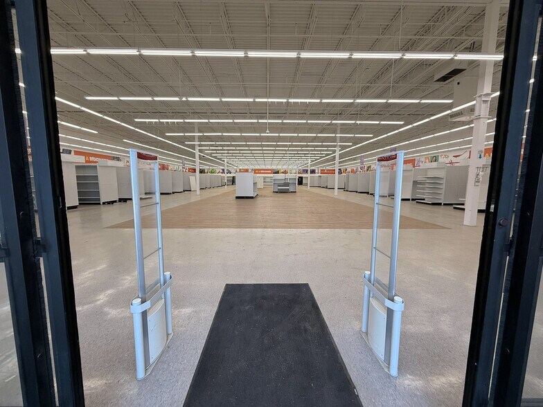 2614 Bridge Ave, Albert Lea, MN for lease - Building Photo - Image 3 of 21