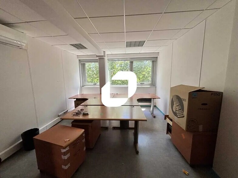 Office in Bordeaux for lease - Interior Photo - Image 2 of 7