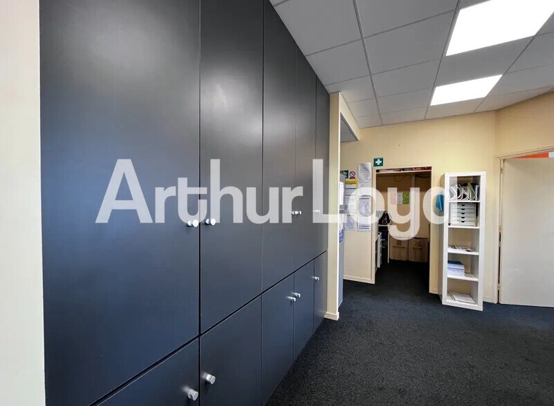 Office in Caen for lease - Interior Photo - Image 2 of 4