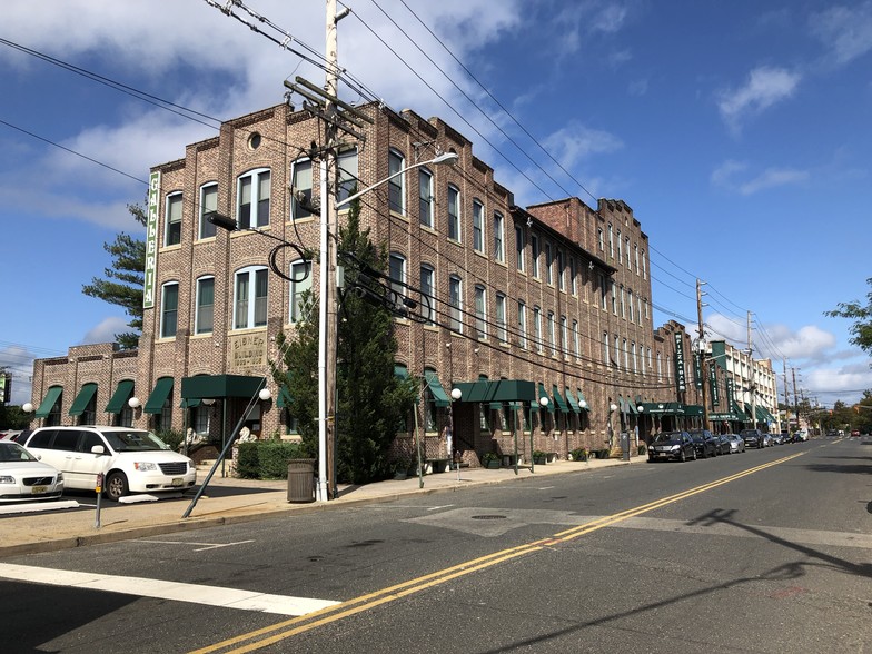 2-40 Bridge Ave, Red Bank, NJ for lease - Primary Photo - Image 1 of 2