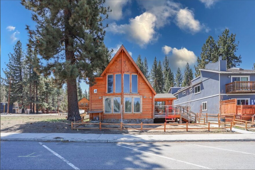 42683 Moonridge Rd, Big Bear Lake, CA 92315