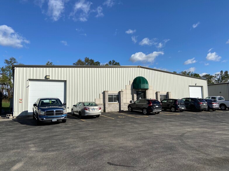 1936 51st St NE, Cedar Rapids, IA for sale - Building Photo - Image 1 of 1