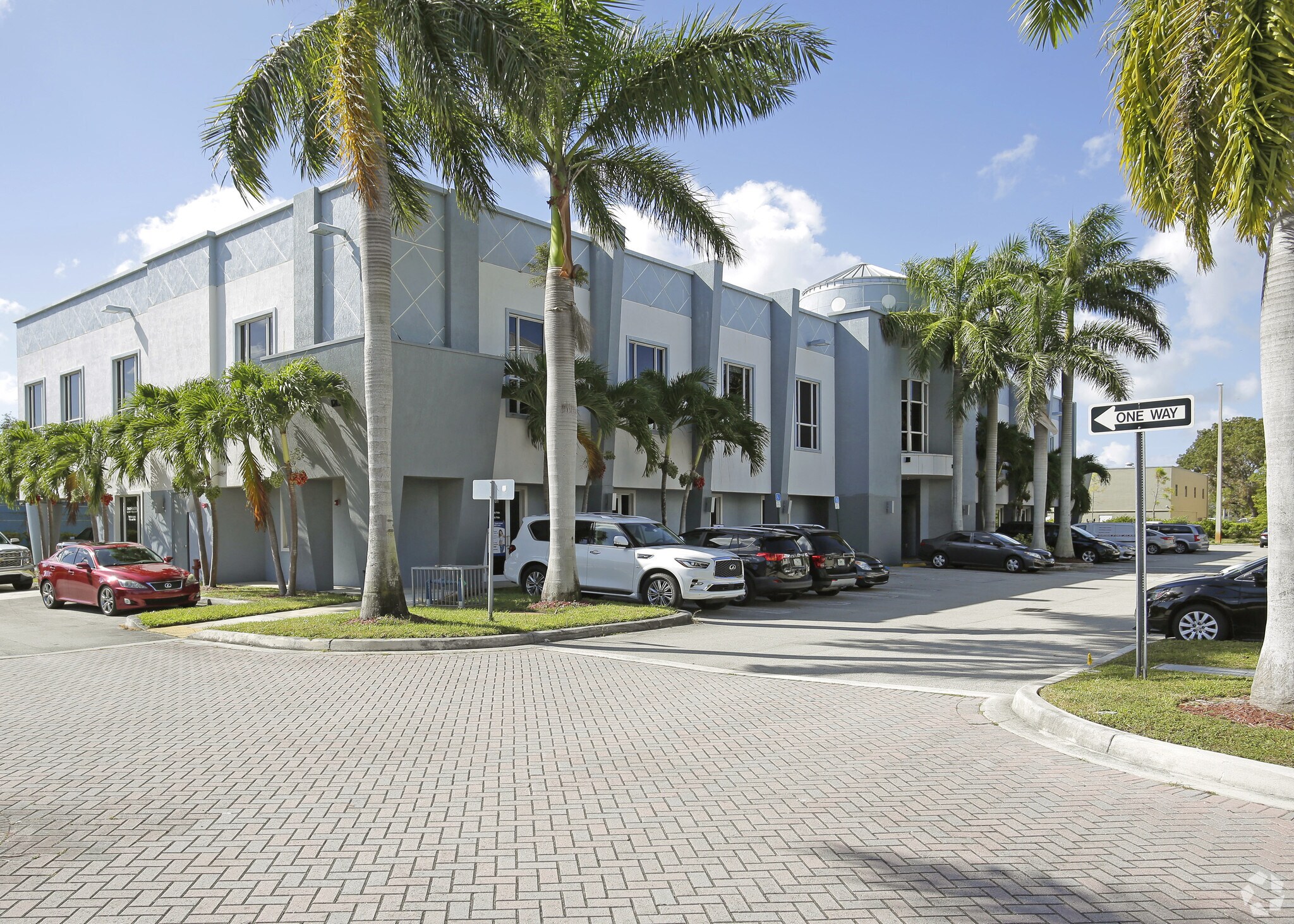Office in Miami, FL for sale Primary Photo- Image 1 of 1