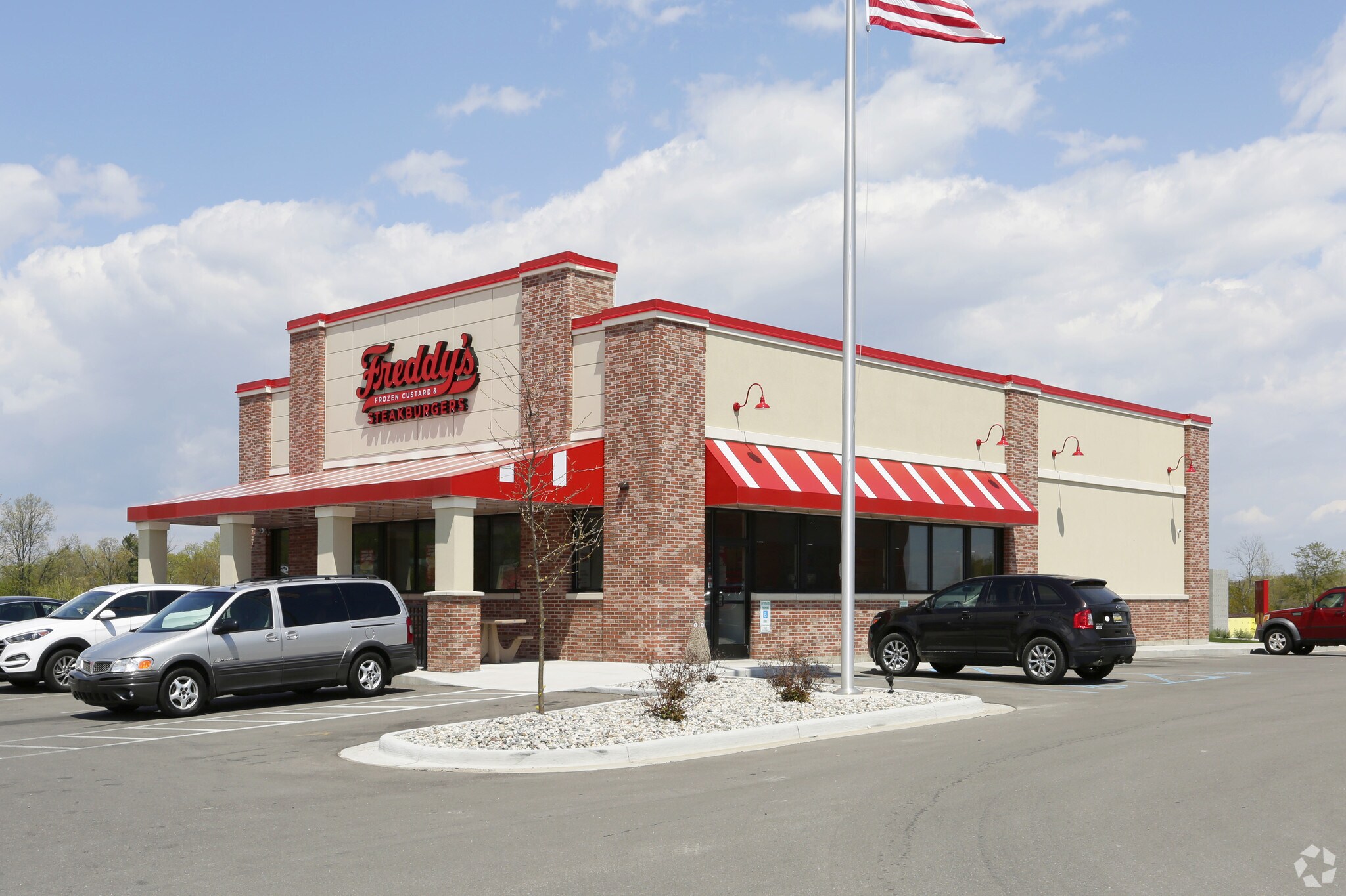 4076 Alpine Ave NW, Comstock Park, MI for sale Primary Photo- Image 1 of 1