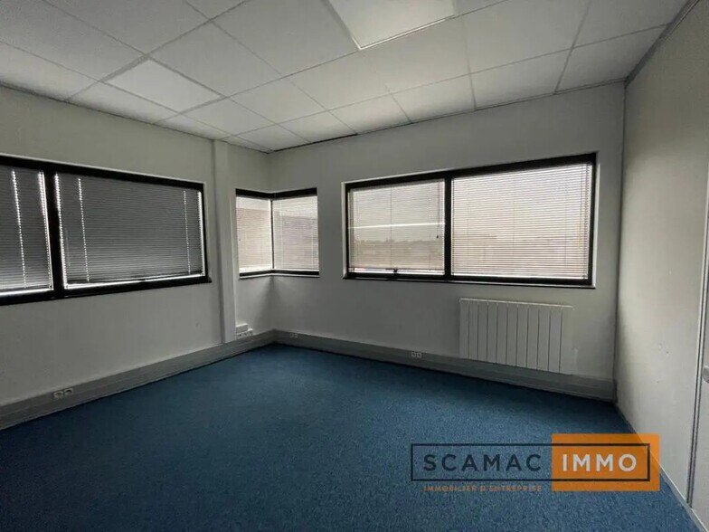Office in Chilly-Mazarin for sale - Building Photo - Image 3 of 6