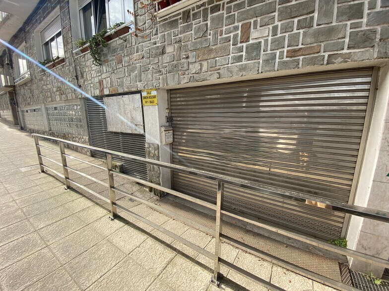 Retail in Pontevedra for sale - Building Photo - Image 1 of 33