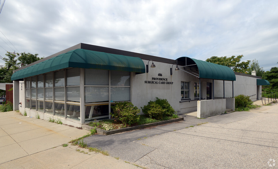 486 Silver Spring St, Providence, RI for lease - Building Photo - Image 1 of 8