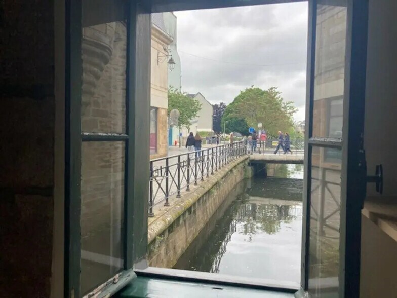 Retail in Quimper for lease - Building Photo - Image 2 of 5