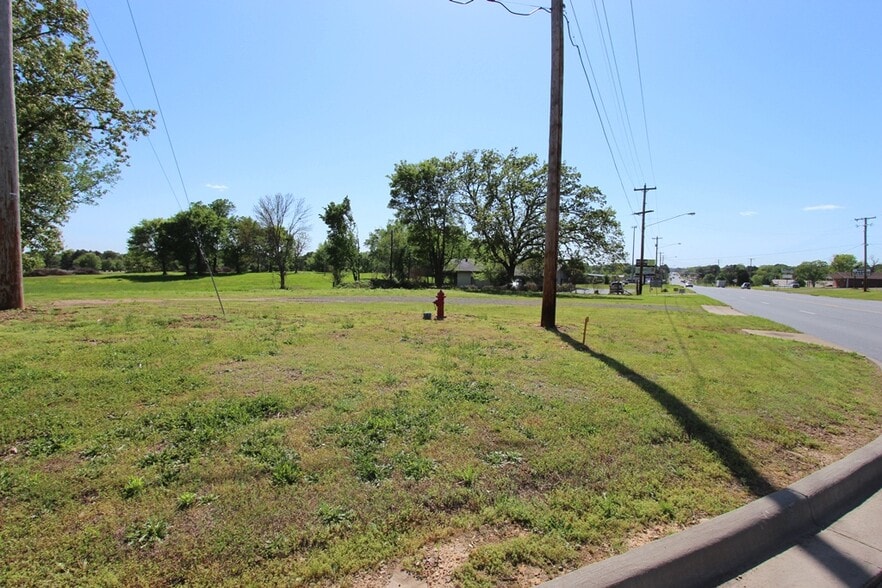 2485 Oak Street, Conway, AR for sale - Building Photo - Image 3 of 17