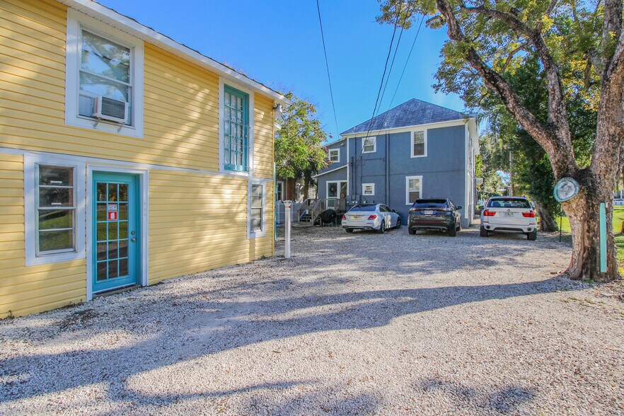 419 E Tarpon Ave, Tarpon Springs, FL 34689