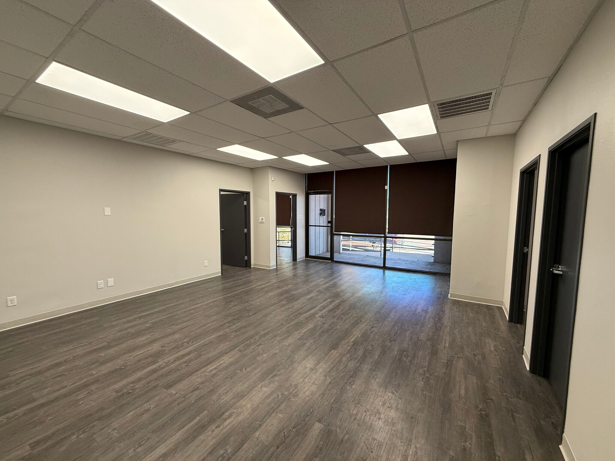 1925-1939 N Great Southwest Pky, Grand Prairie, TX for lease Interior Photo- Image 1 of 2