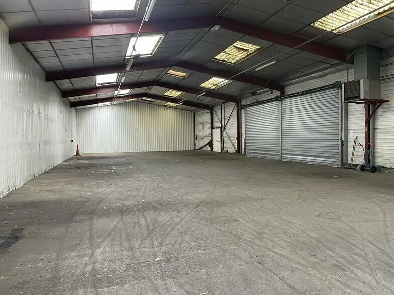 Flex in Bayeux for lease - Interior Photo - Image 3 of 4