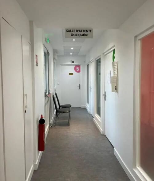 Office in Reims for lease - Interior Photo - Image 2 of 4