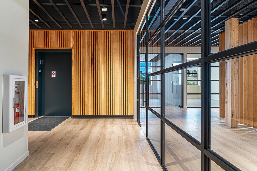 885 N Railroad Ave, West Palm Beach, FL for lease - Building Photo - Image 3 of 26