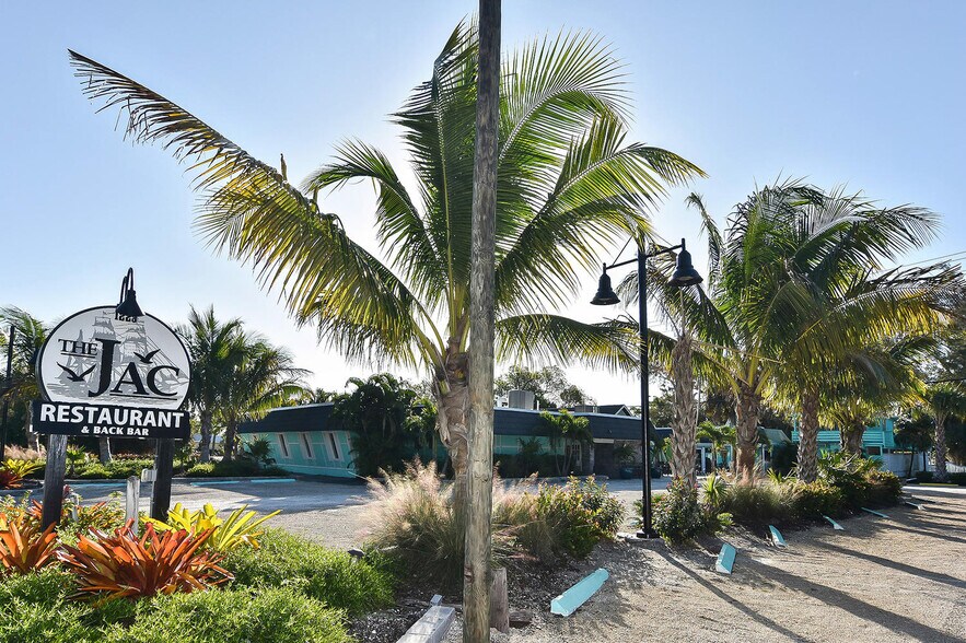 1223 Periwinkle Way, Sanibel, FL for sale - Building Photo - Image 1 of 1