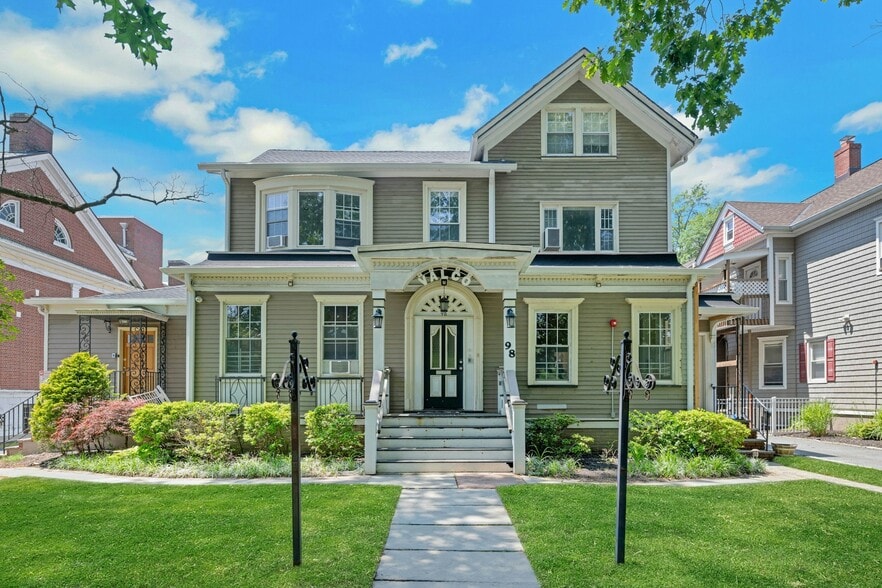 98 Broad St, Bloomfield, NJ for lease - Building Photo - Image 1 of 2