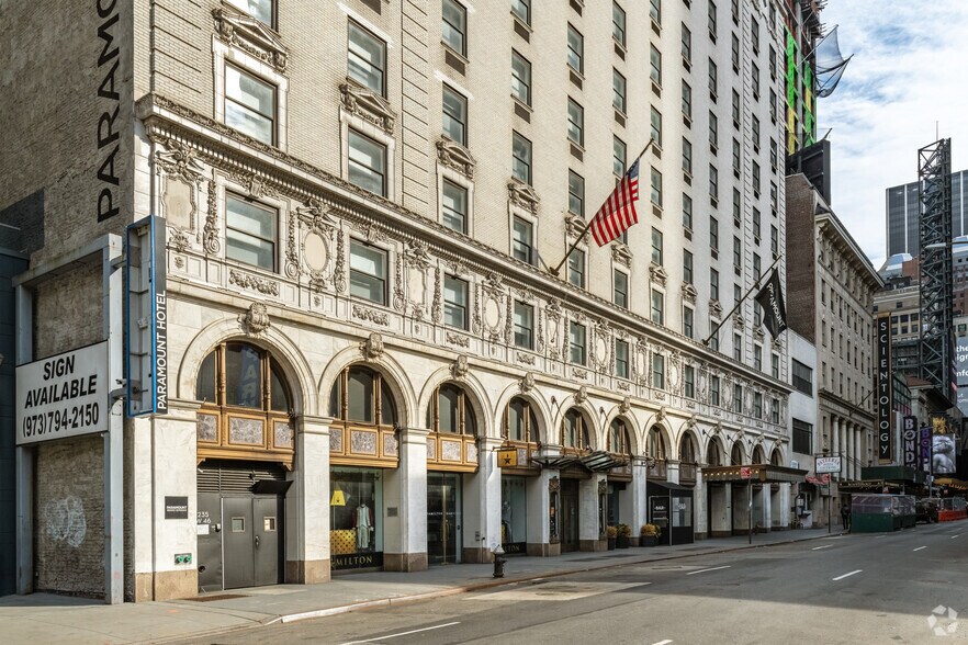 235 W 46th St, New York, NY for lease - Building Photo - Image 2 of 4