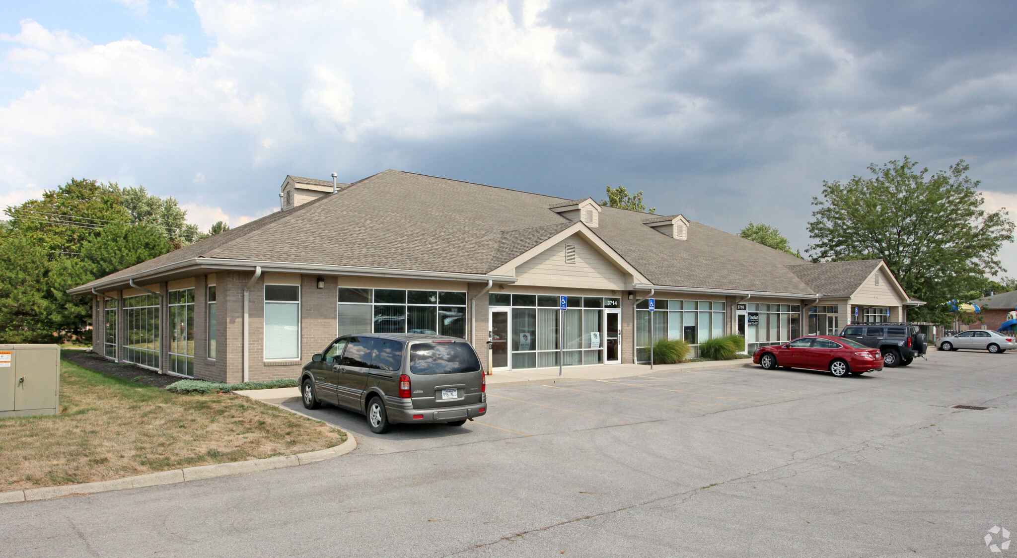 3712-3718 Ridge Mill Dr, Hilliard, OH for lease Primary Photo- Image 1 of 5