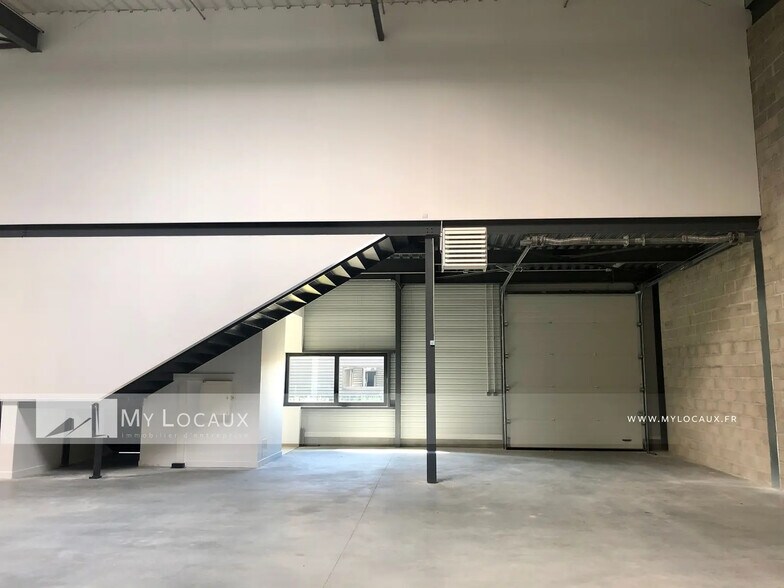 Flex in Cormeilles-en-Parisis for lease - Interior Photo - Image 3 of 6