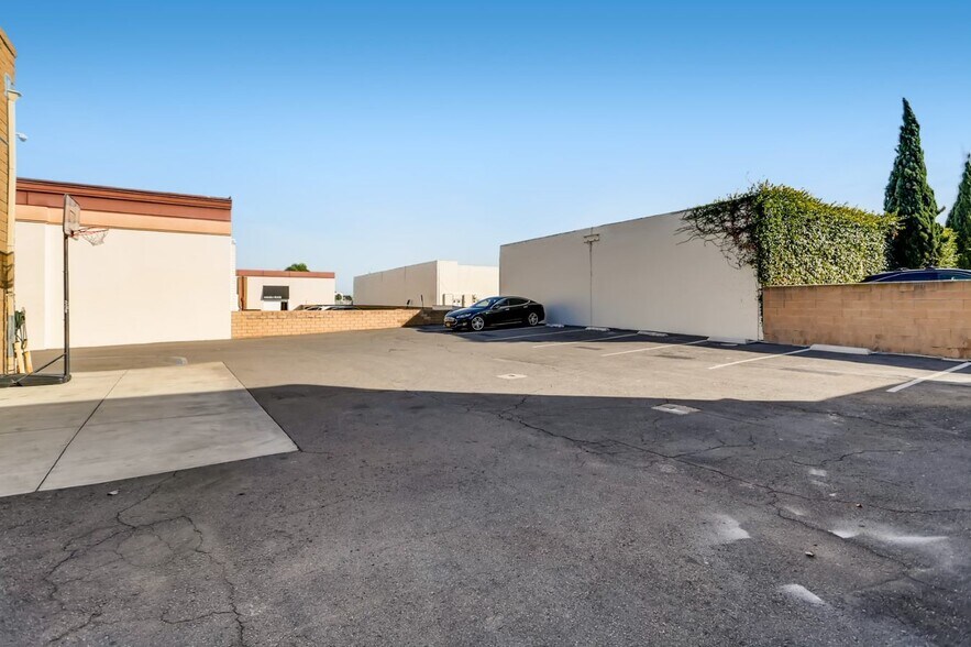 3720 Skypark Dr, Torrance, CA for lease - Building Photo - Image 2 of 33