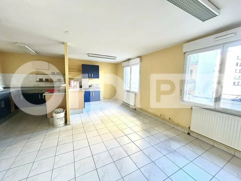 Office in Limoges for lease - Interior Photo - Image 2 of 7