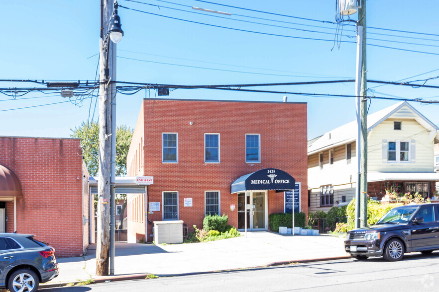 2425 Eastchester Rd, Bronx, NY for lease - Primary Photo - Image 1 of 3