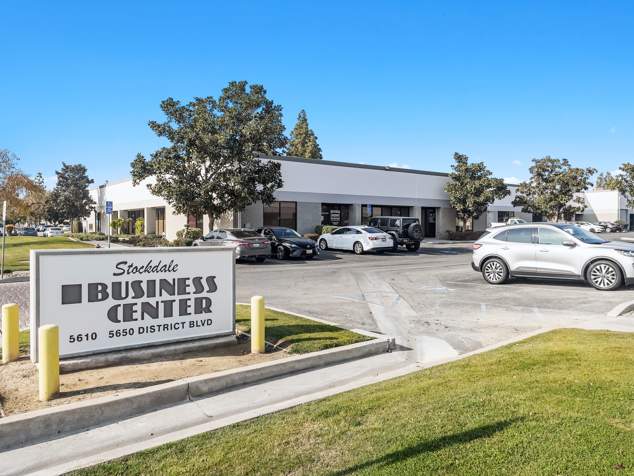 5640 District Blvd, Bakersfield, CA for lease Building Photo- Image 1 of 13