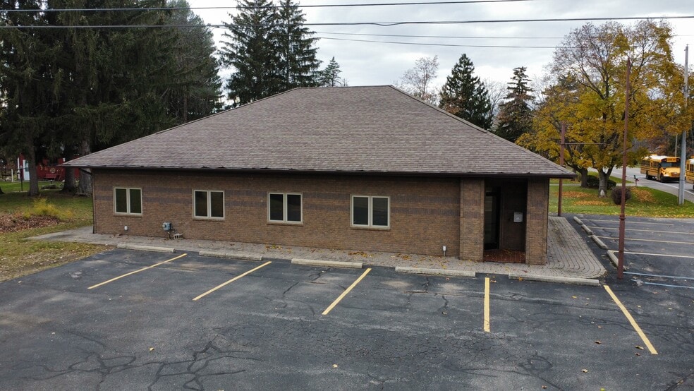 601 W Corunna Ave, Corunna, MI for lease - Building Photo - Image 2 of 8