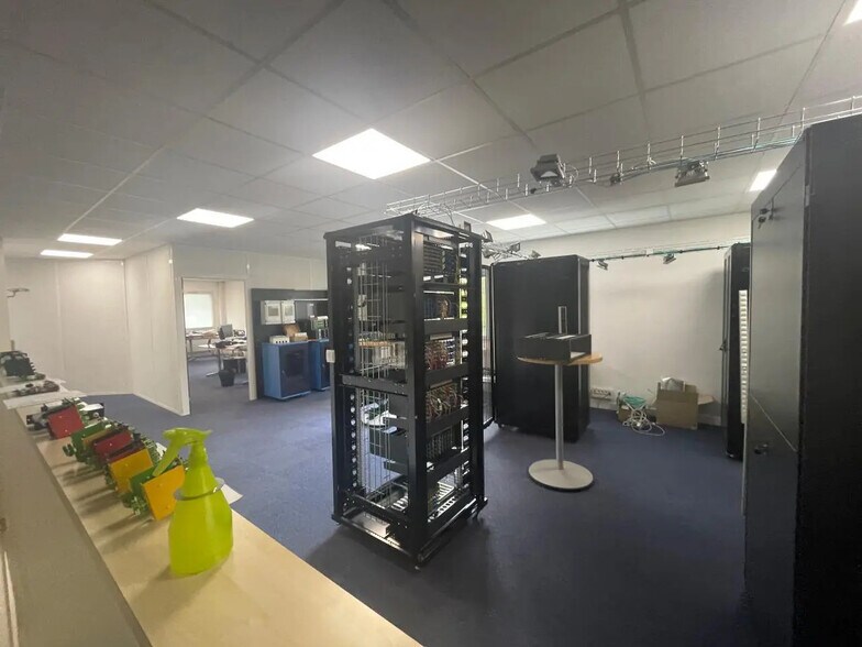 Flex in Lisses for sale - Building Photo - Image 3 of 8