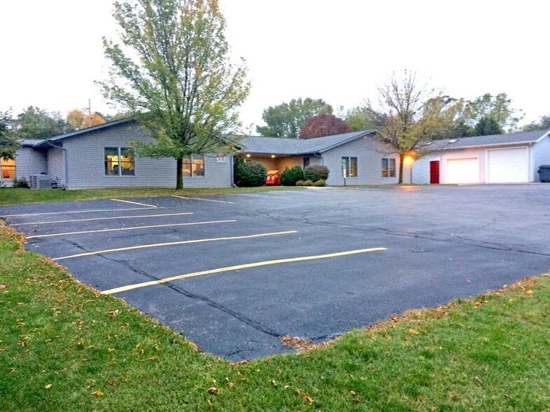 103 W 21st St, Monroe, WI for sale - Primary Photo - Image 1 of 1
