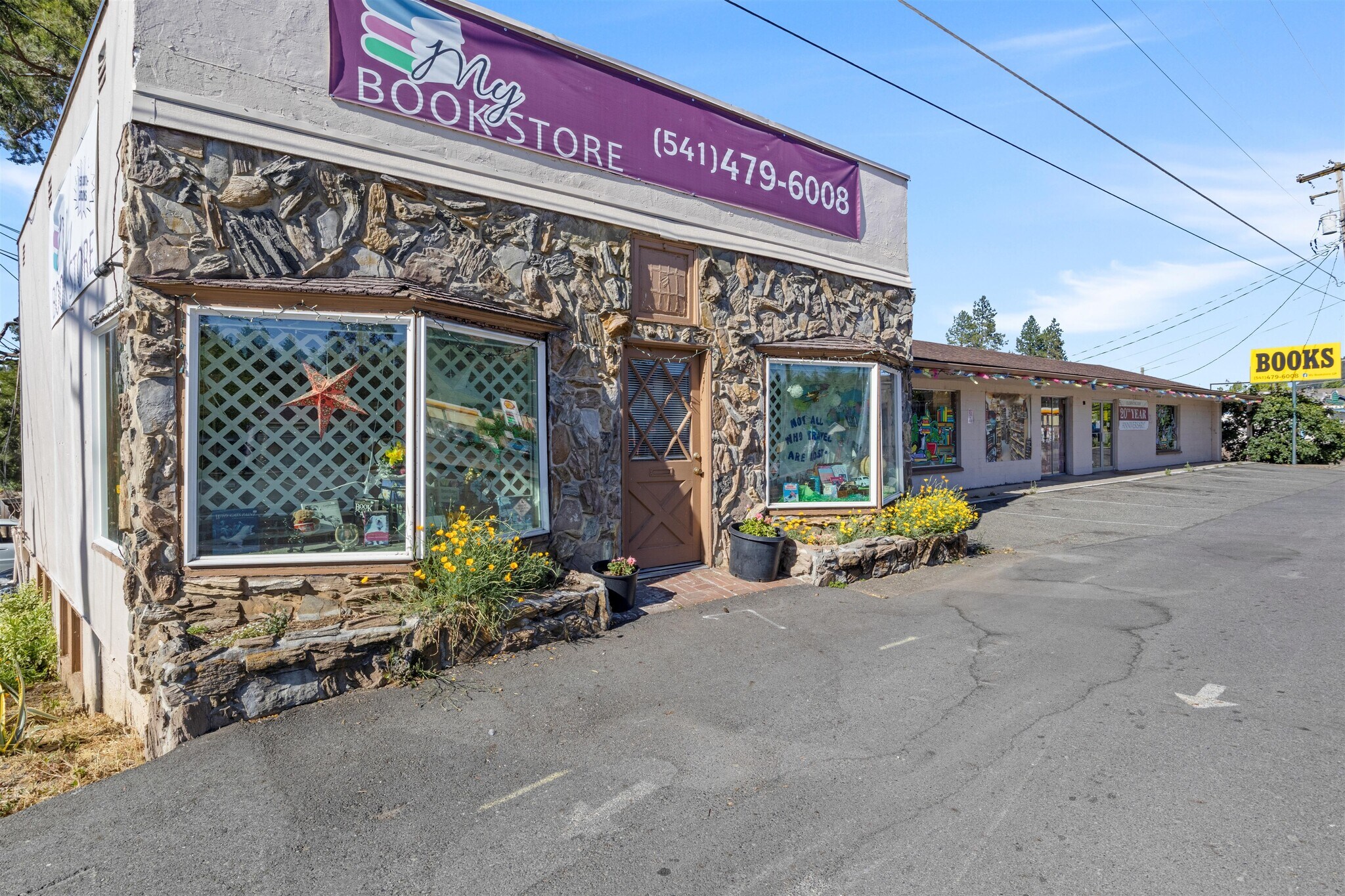 914 Rogue River Hwy, Grants Pass, OR for sale Primary Photo- Image 1 of 1