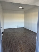 13615 Victory Blvd, Van Nuys, CA for lease Building Photo- Image 2 of 3