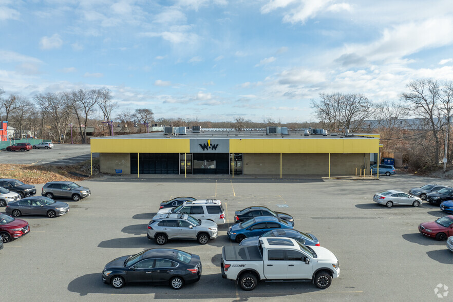 75 Campanelli Industrial Dr, Brockton, MA for lease - Building Photo - Image 2 of 4