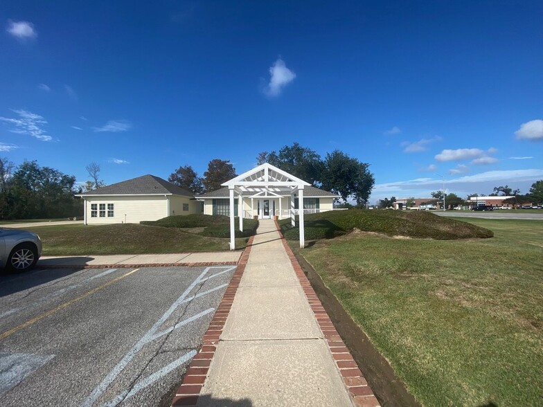 669 Belle Terre Blvd, La Place, LA for lease - Building Photo - Image 2 of 14