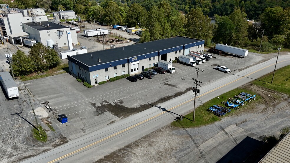 1900 Morgantown Industrial Park Rd, Morgantown, WV for lease - Building Photo - Image 2 of 6