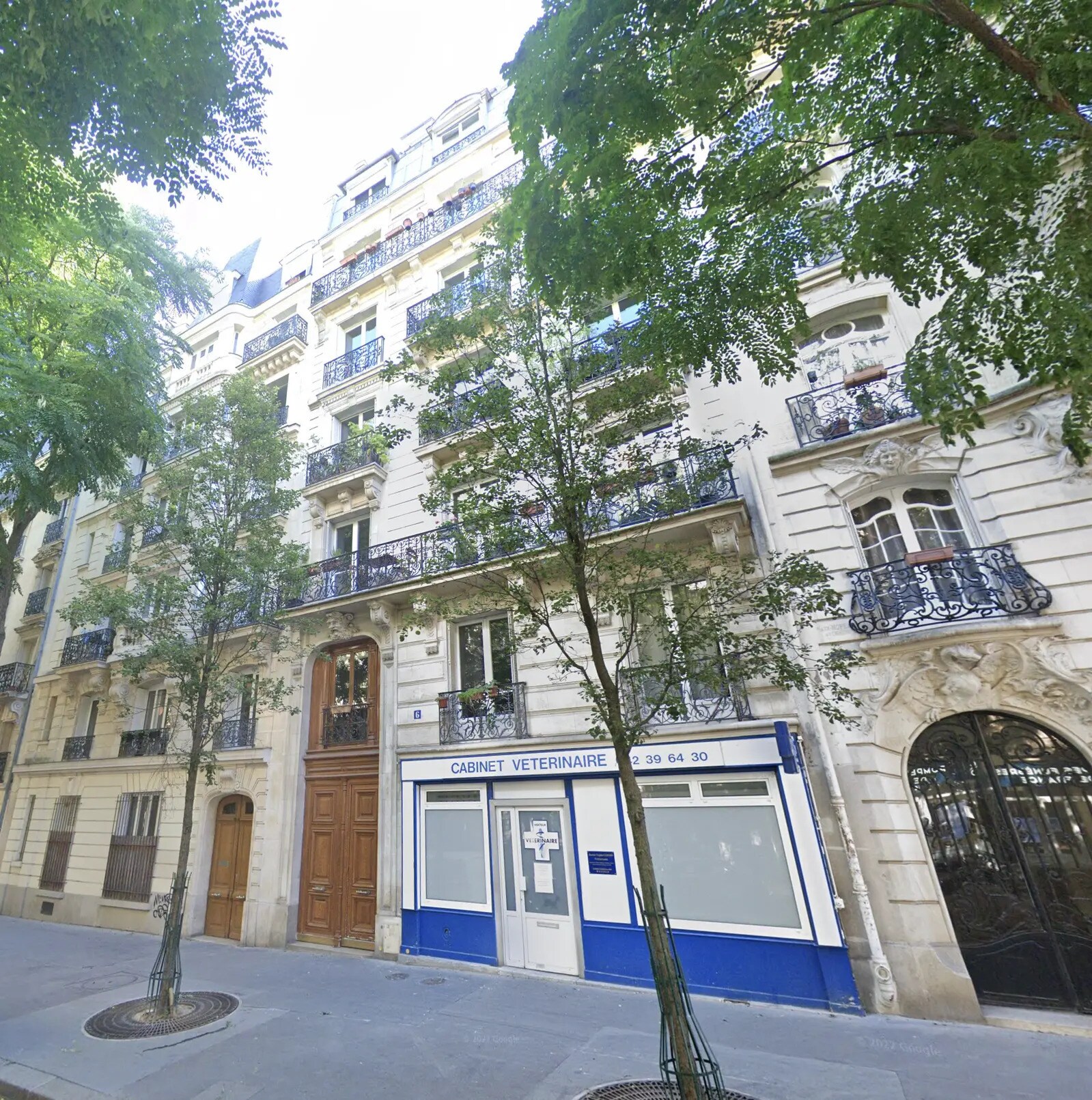 Retail in Paris for sale Building Photo- Image 1 of 7