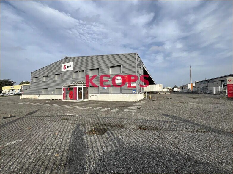 Industrial in Toulouse for lease - Building Photo - Image 1 of 7