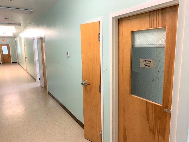 81 Quicks Mill Rd, Verona, VA for sale - Interior Photo - Image 3 of 13