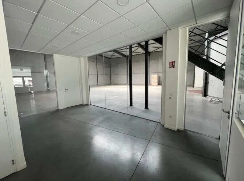 Office in Roncq for lease - Interior Photo - Image 1 of 6