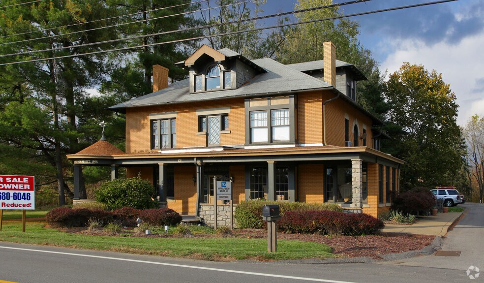 1105 Boyce Rd, Pittsburgh, PA 15241