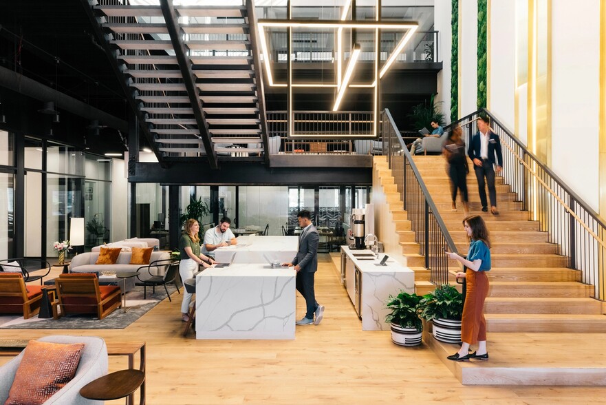 7014 E Camelback Rd, Scottsdale, AZ for lease - Interior Photo - Image 2 of 7