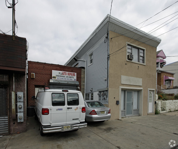 246 Danforth Ave, Jersey City, NJ for sale - Primary Photo - Image 1 of 1